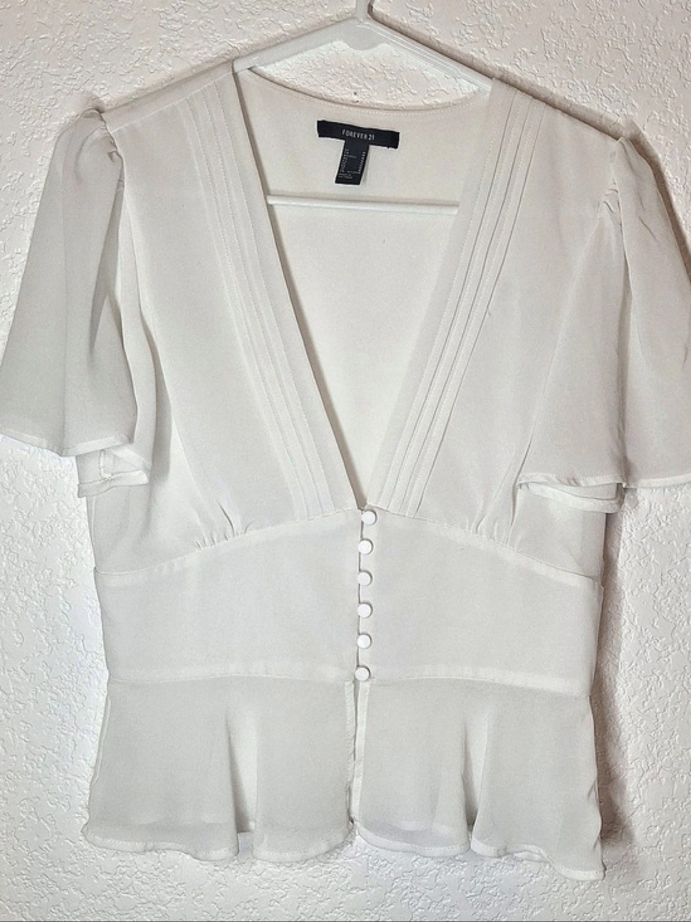 Forever 21 Short Sleeve Button Front Blouse in White Size Medium